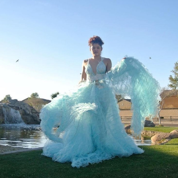 Sample Gown Set "ATLANTIS" Ocean Blue & White Boho Wedding Ballgown Set - Picture 2 of 15